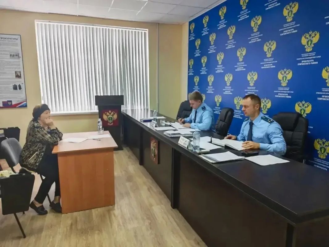 Начальником отдела по надзору за исполнением законов о противодействии коррупции прокуратуры края Романом Бурыкиным проведен личный прием граждан в прокуратуре Темрюкского района