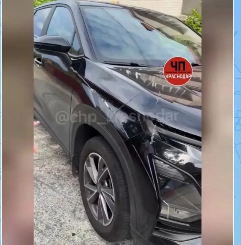Неизвестный облил автомобили кислотой в Лазаревском районе Сочи