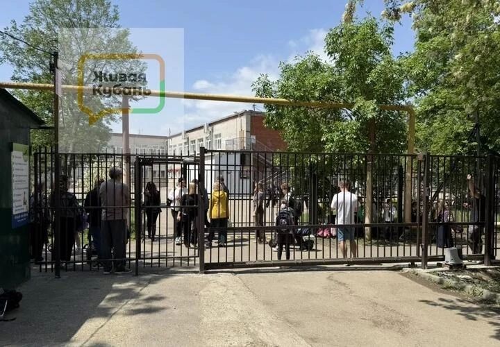 В редакцию «ЖК» обратились обеспокоенные родители учащихся гимназии №18, которая расположена в Фестивальном микрорайоне Краснодара