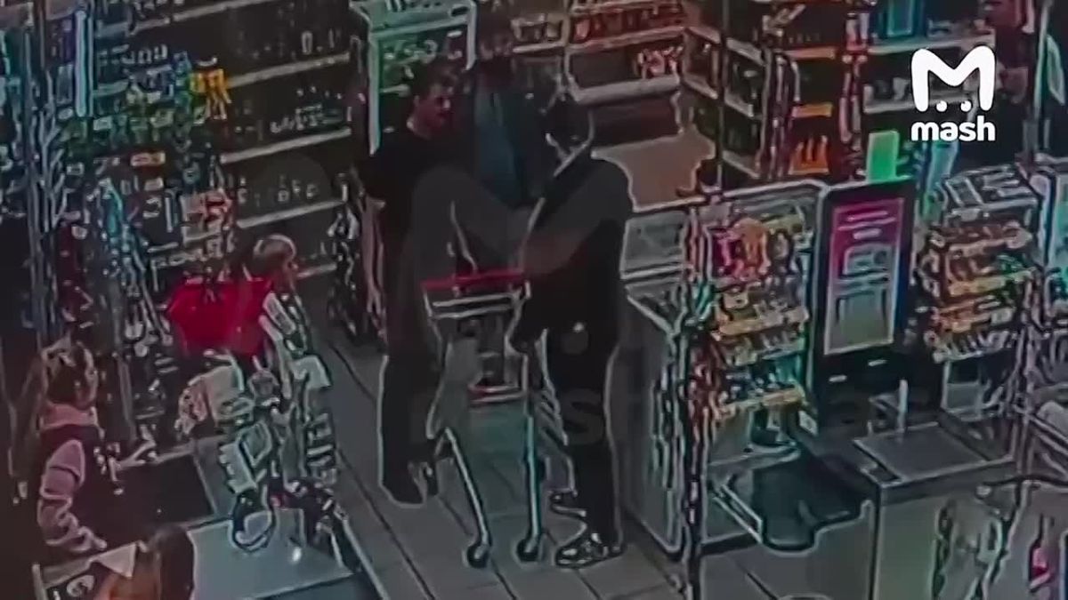 Многодетного отца застрелили на глазах у детей в магазине в Волгограде