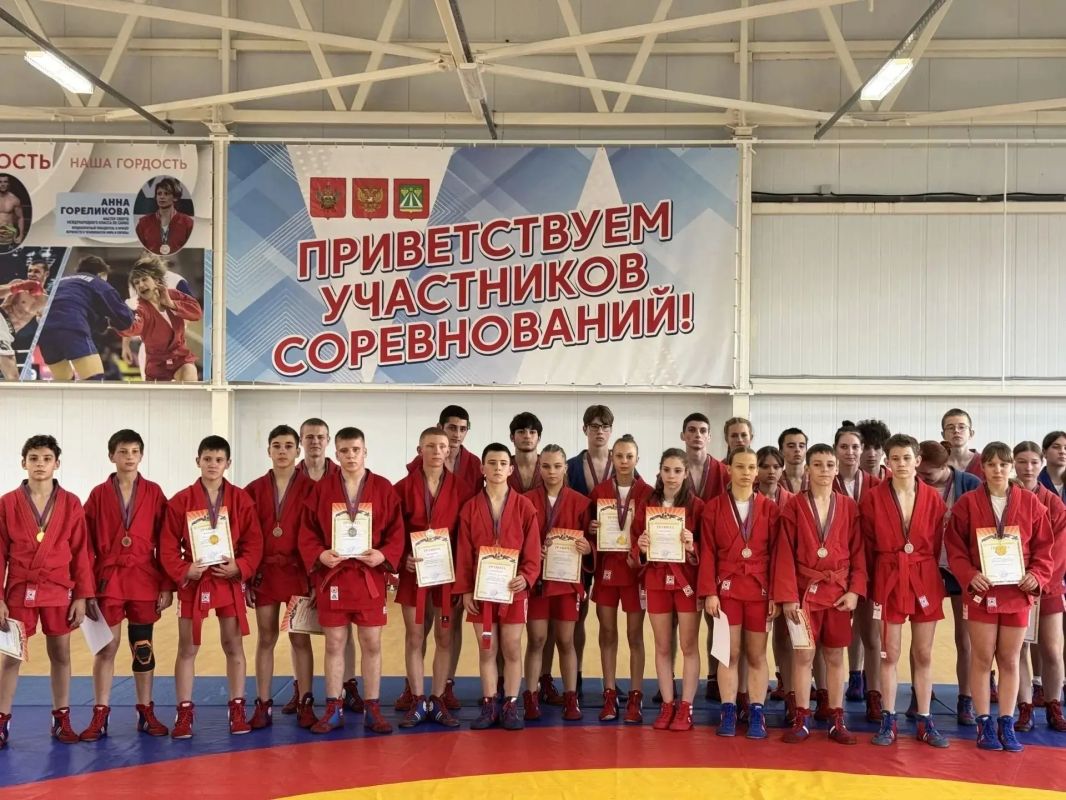 Определились сильнейшие самбисты Кубани среди юношей и девушек 14–16 лет