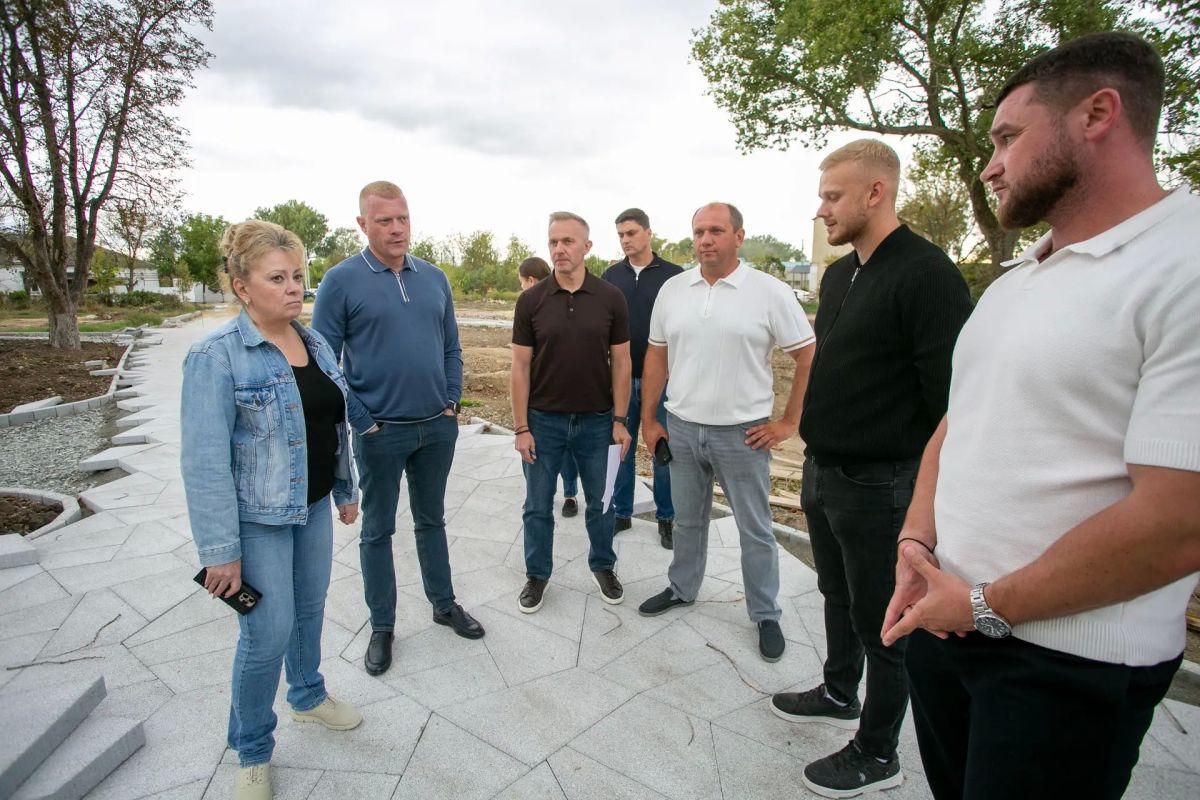 В Цибанобалке и Юровке продолжается благоустройство общественных пространств