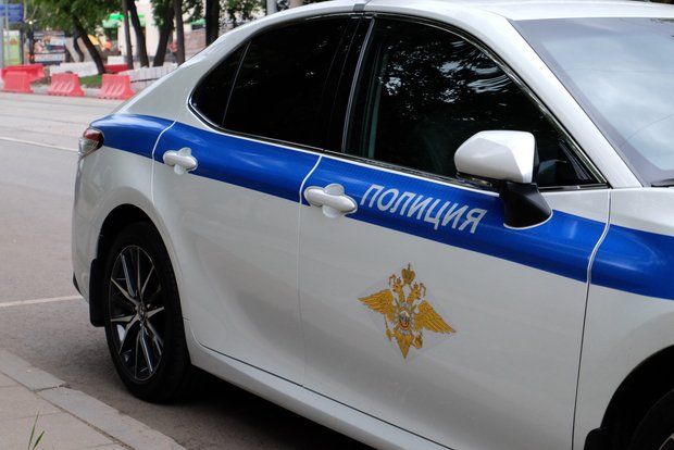 В Краснодаре пьяные мужчины толпой зверски избили прохожего