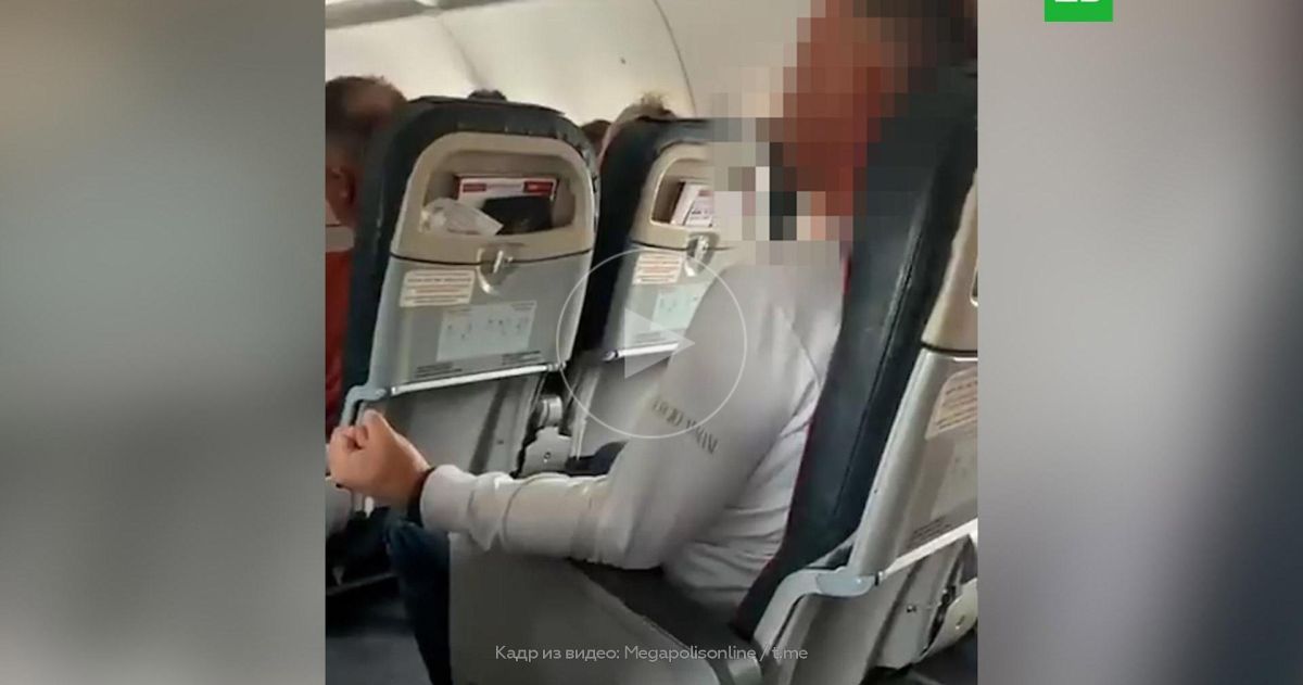 Пассажир устроил дебош на борту летевшего из Сочи в Петербург самолета