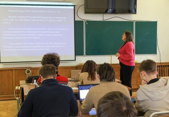 Сочинский филиал РГСУ закрывают: что теперь делать студентам и преподавателям?