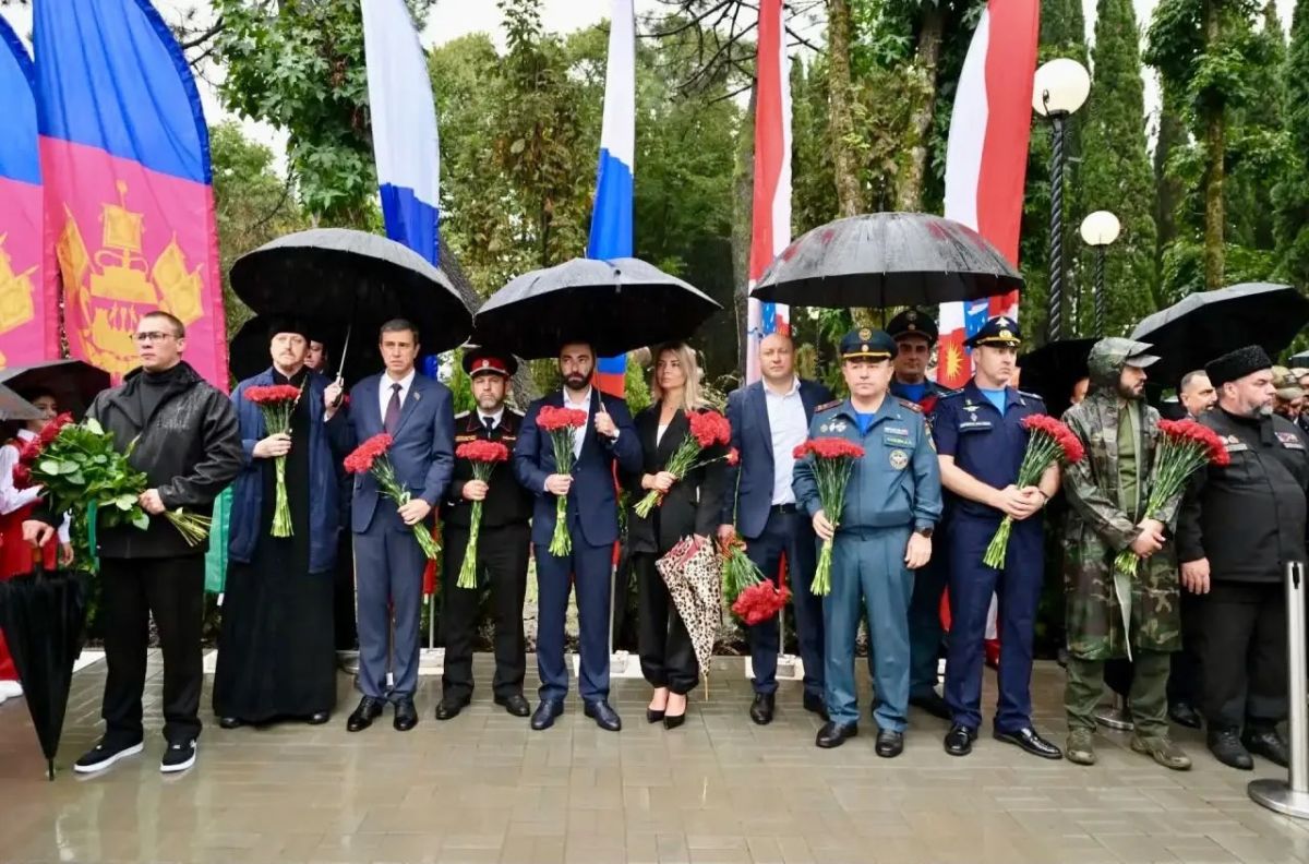 Аллею памяти героев СВО открыли в Адлерском районе Сочи