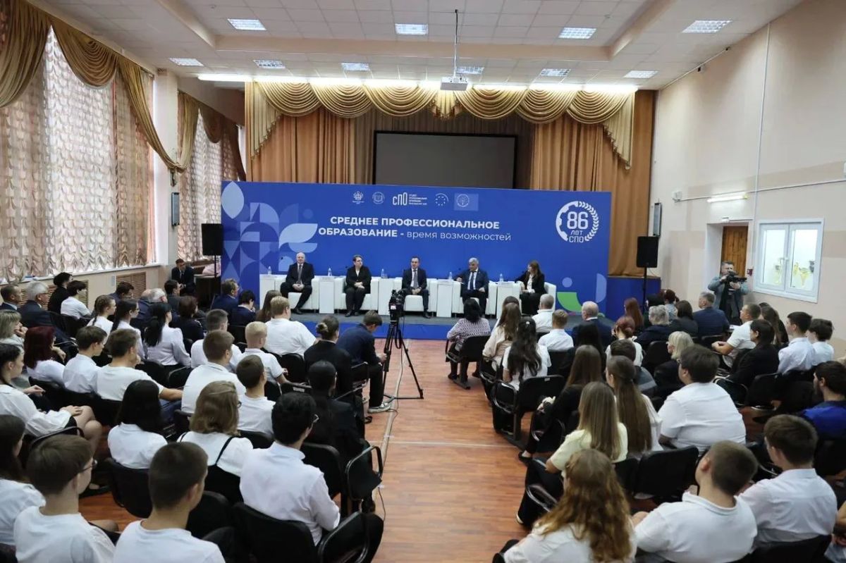 Вениамин Кондратьев встретился со студентами Армавирского индустриально-строительного техникума