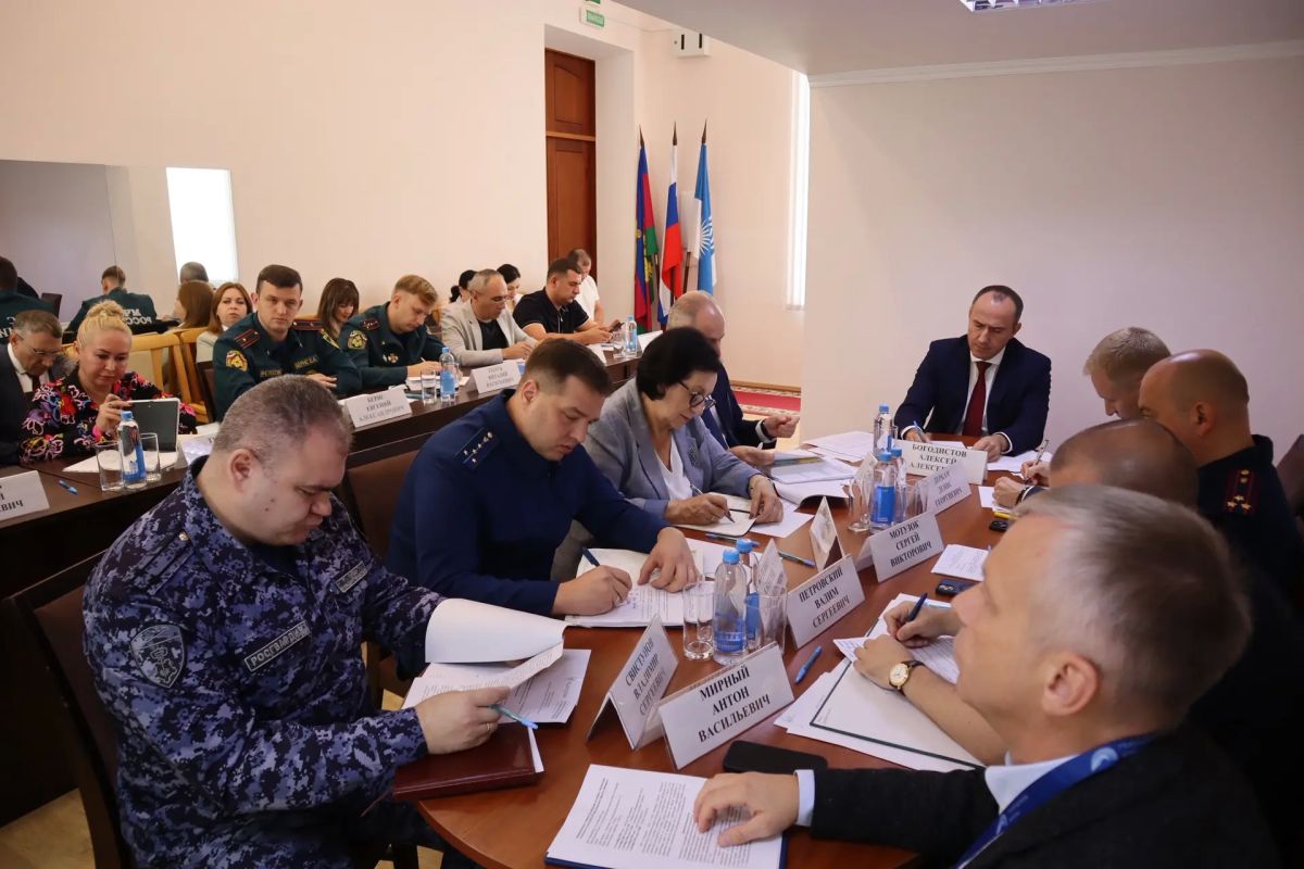 Алексей Богодистов: Провёл заседание антитеррористической комиссии с руководителями правоохранительных органов и профильных служб