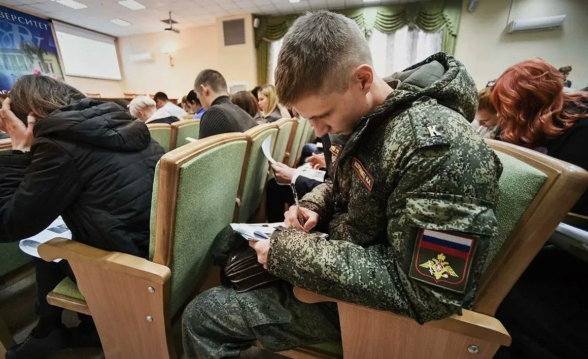 Участников СВО и их детей будут принимать на платное обучение в вузы вне установленных лимитов – Минобрнауки