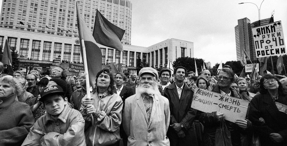 4 октября 1993 года в Москве танки расстреляли Белый дом – так Ельцин покончил с Верховным Советом