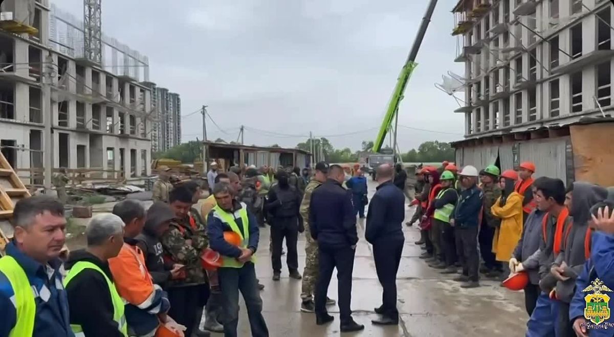 12 нелегальных мигрантов выявили на стройке Краснодара