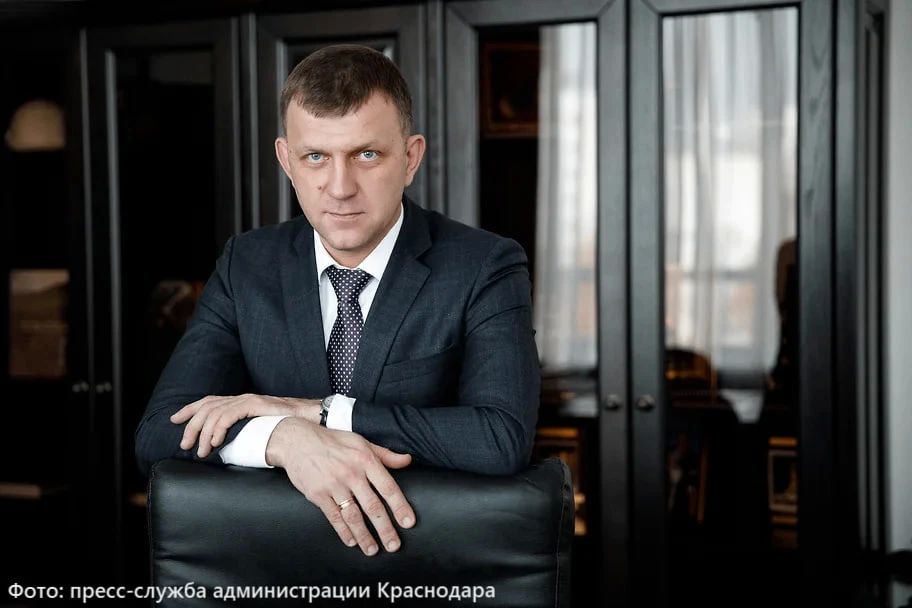 «Надо двигаться дальше». Евгений Наумов досрочно покинул пост главы Краснодара За годы его руководства в Краснодаре открывали новые социальные объекты, благоустраивали скверы, обновляли общественный транспорт и...