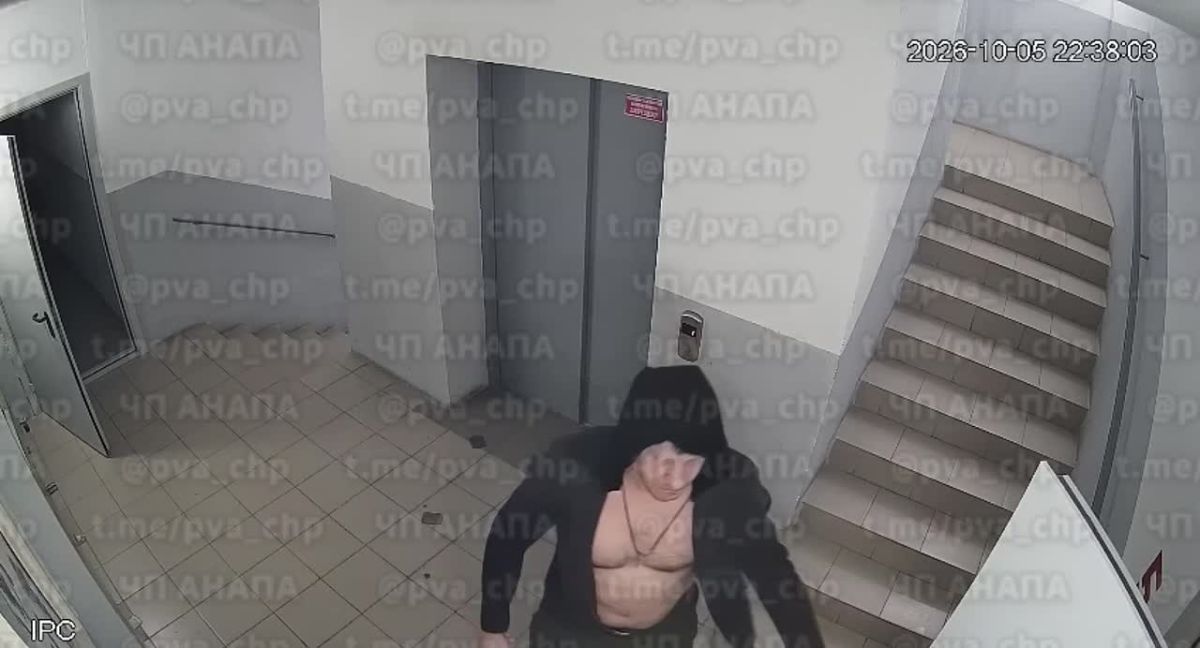 Мужчина с мачете разгромил подъезд в Анапе