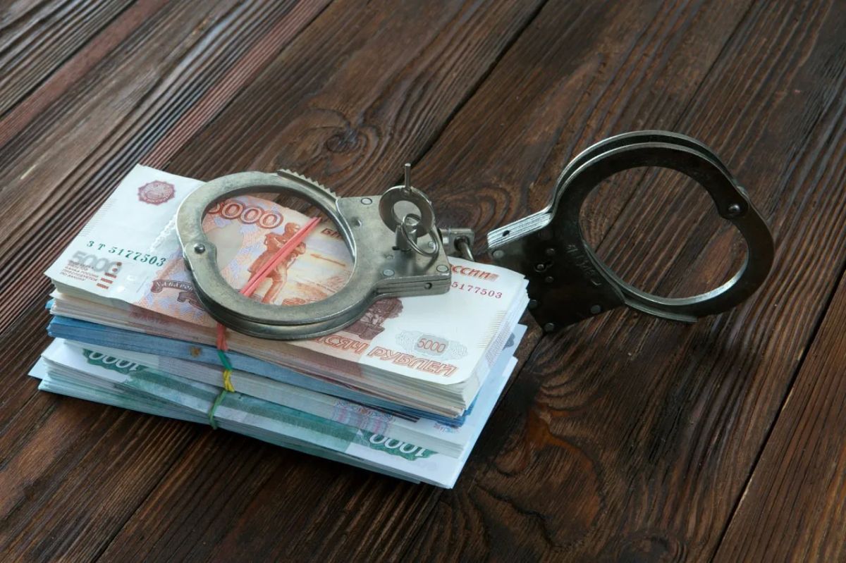В доме бывшего руководителя краснодарской инспекции Федеральной налоговой службы №5, а также у девяти других сотрудников ведомства были проведены обыски