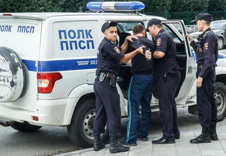 Поножовщина у ТЦ в Краснодаре: двое мужчин напали на одного