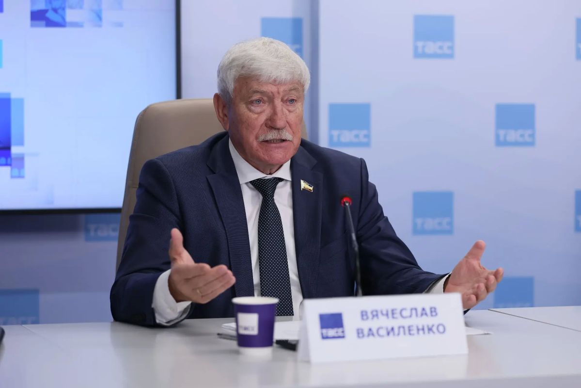 До 24 млн тонн зерна из Ростовской области экспортировалось через порт Новороссийска до приостановки его работы на фоне атак ВСУ, такую цифру привел зампред Заксобрания Ростовской области Вячеслав Василенко на...