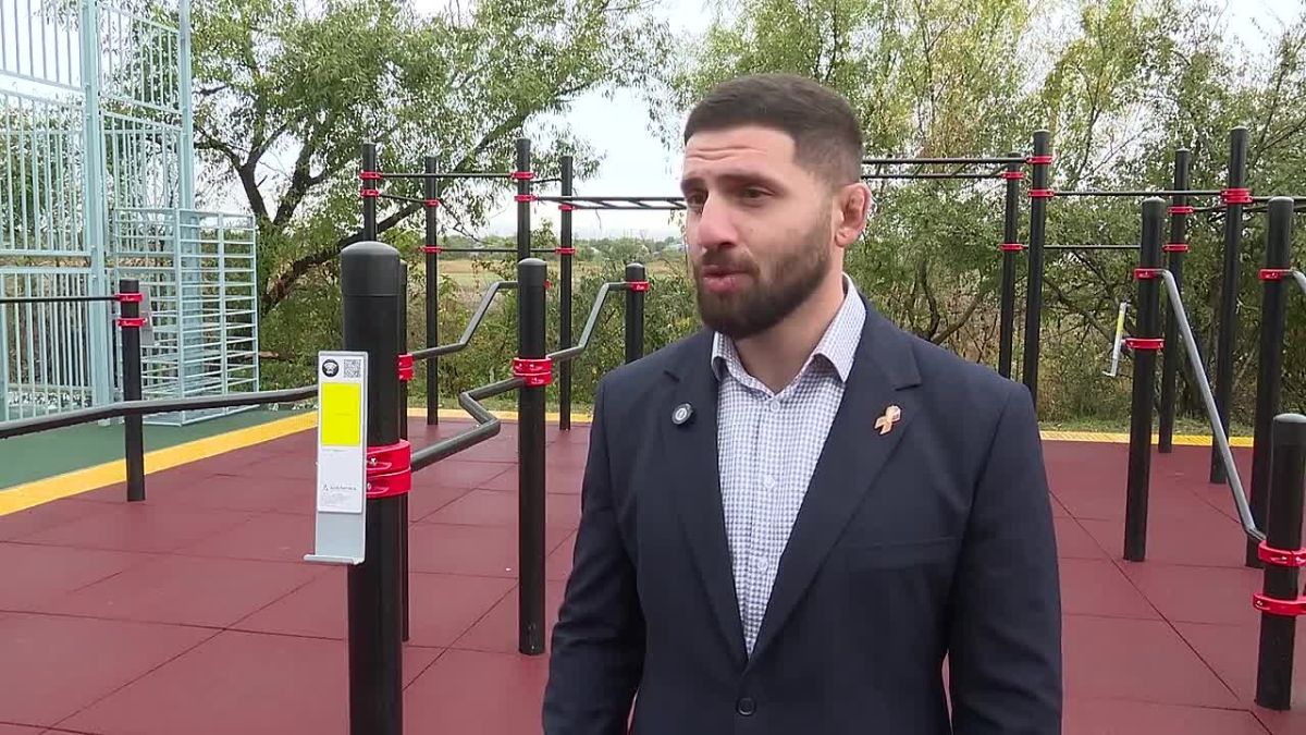 В посёлке Уташ торжественно открыли «умную» спортивную площадку