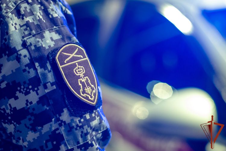 В Темрюке росгвардейцы задержали мужчину, пытавшегося выбить дверь закрытого кафе