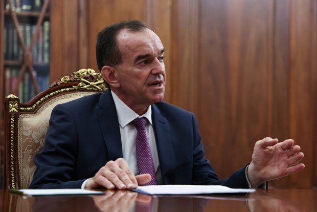 «Ъ»: Правительство готовит меры поддержки остановившихся портов Азовского и Черного морей