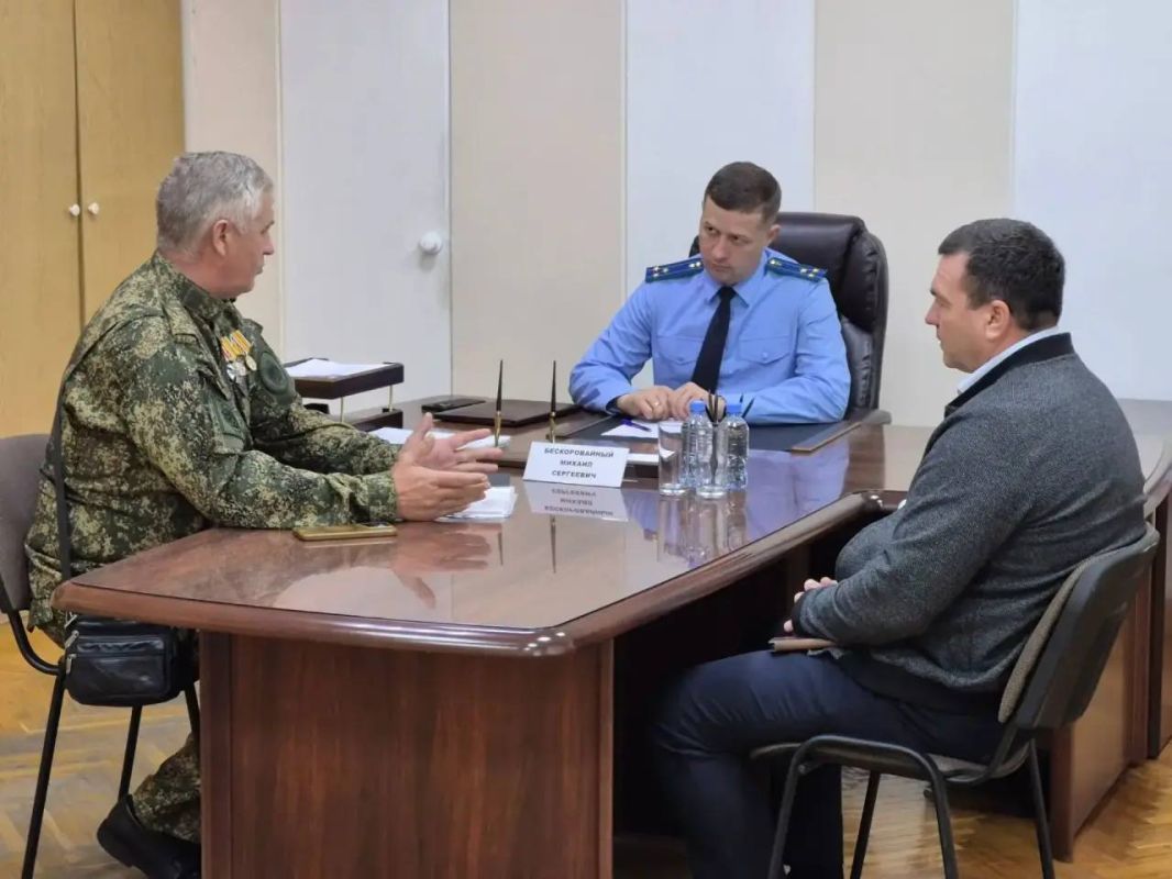 Прокурор Тимашевского района Михаил Бескоровайный провел личный прием граждан в хуторе Ленинском Новоленинского сельского поселения
