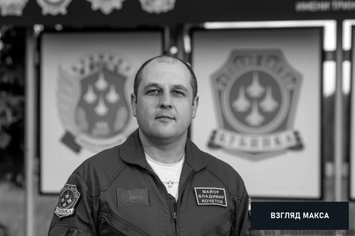 Во время учебно-тренировочного полёта погибли два лётчика знаменитой российской пилотажной группы «Русские витязи» — заслуженный военный лётчик России, лётчик-снайпер, полковник Олег Ерофеев и военный лётчик первого класса...
