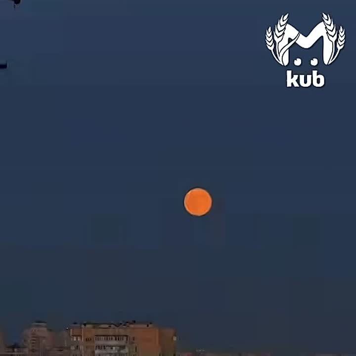 Луна охотника появилась в небе над Краснодаром