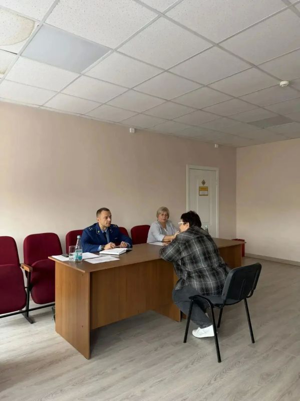 Прокурор Темрюкского района Роман Швецов провел выездной прием участников специальной военной операции и членов их семей в отдаленном населенном пункте района