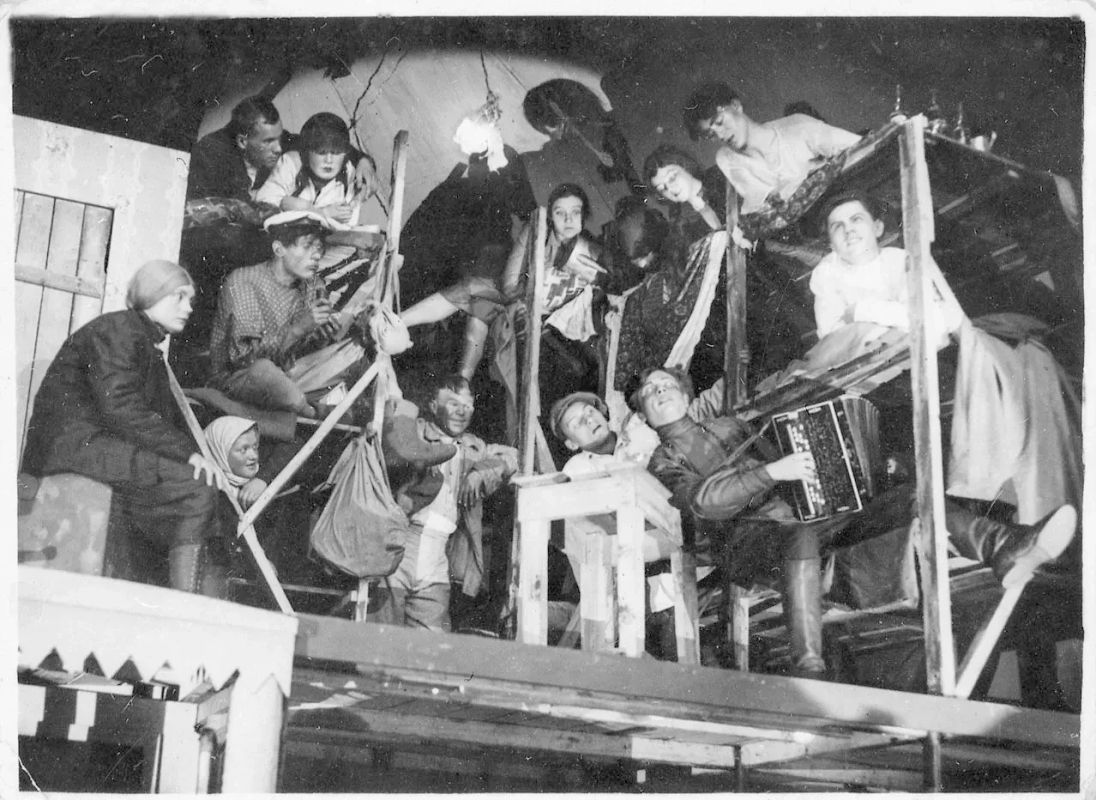 День в истории. 27 октября 1927 года в Москве открылся театр, который сегодня известен как «Ленком Марка Захарова» В этот день в здании бывшего Купеческого клуба начал работу Театр рабочей молодежи (ТРАМ)
