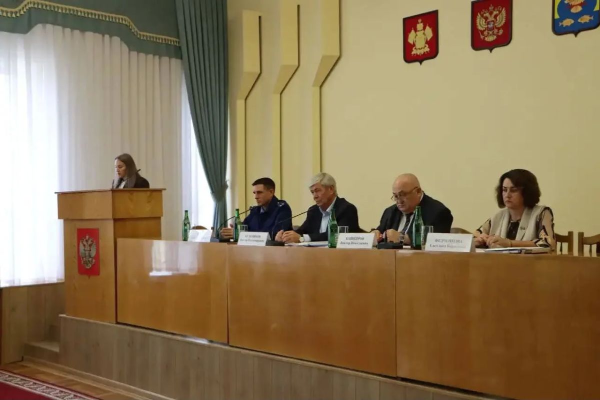 Прокурор Калининского района Антон Пестов принял участие в сессии Совета муниципального образования