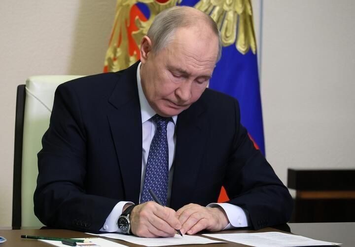 Глава России Владимир Путин, президент Финляндии Александр Стубб и премьер-министр Норвегии Йонас Гар Стёре провели телефонный разговор