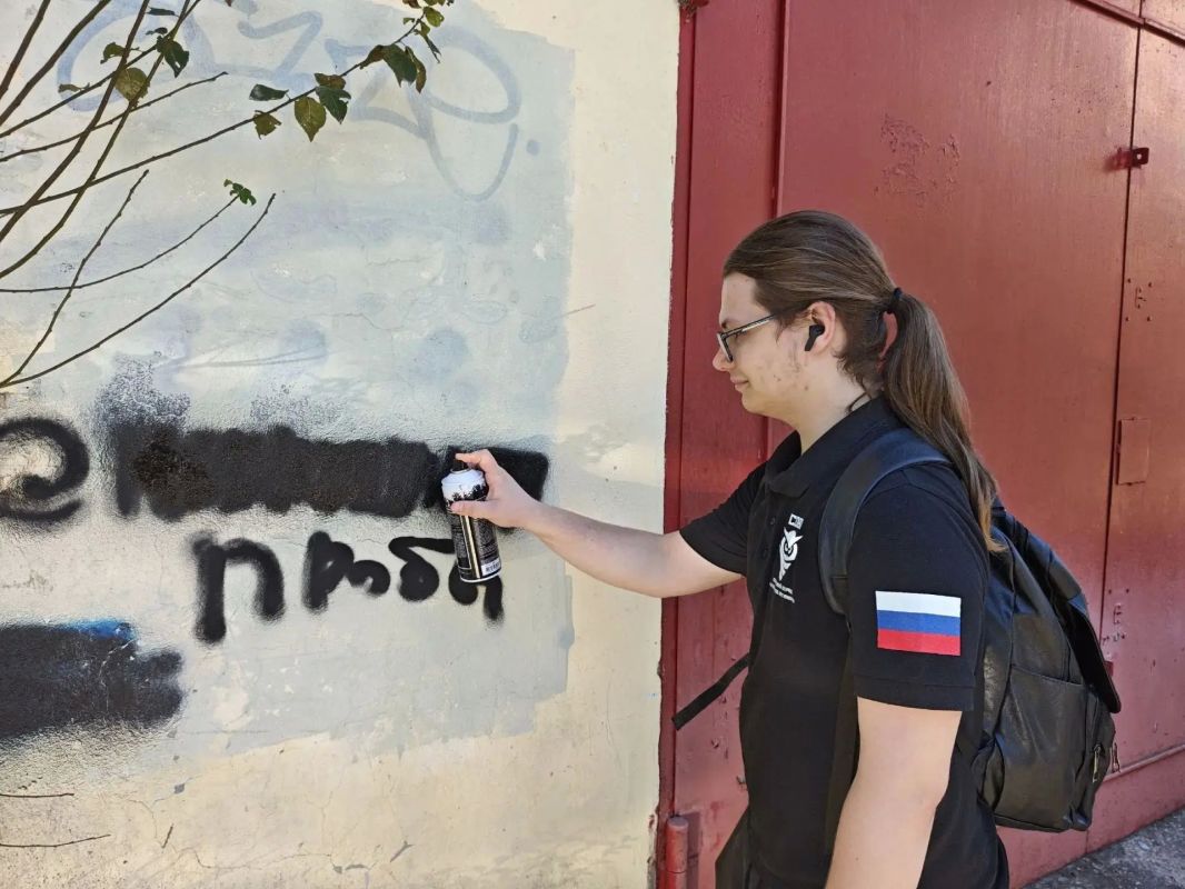 Сочинский «Молодёжный патруль» провел акцию по ликвидации наркотрафаретов