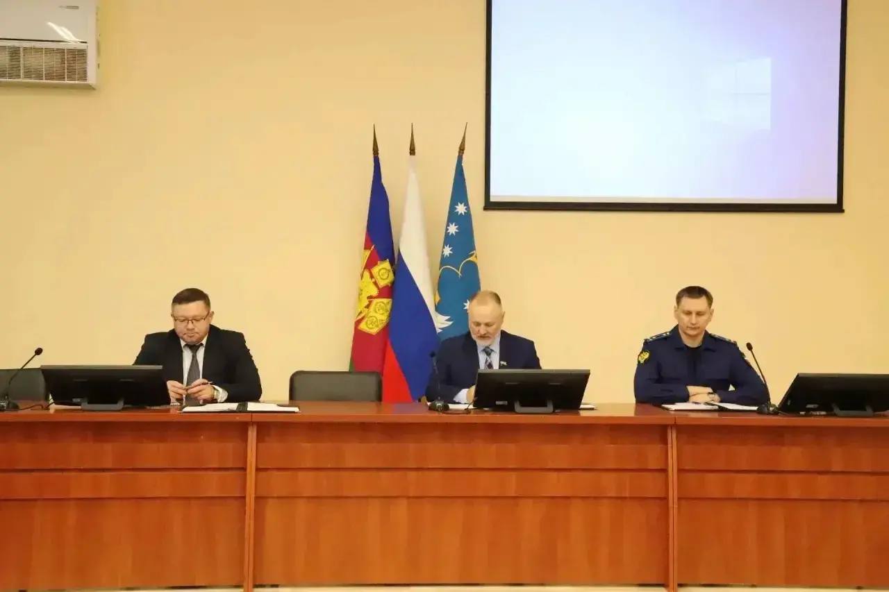 Прокурор района Максим Крамаренко принял участие в 17-й сессии Совета МО Крыловский муниципальный район