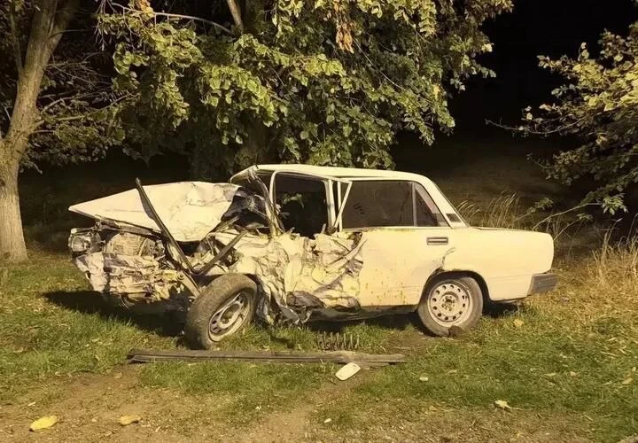 Вечером 28 октября две легковушки столкнулись на 22-м километре трассы Гулькевичи — Новоукраинское — Шевченко, неподалёку от посёлка Советского