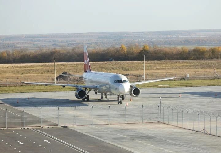 С пилота Сергея Белова, посадившего пассажирский Airbus в пшеничное поле под Новосибирском и спасшего пассажиров, требуют больше 171 млн рублей