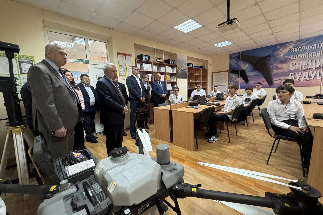 Сегодня состоялось выездное совещание депутатов ЗСК, на котором обсуждалась реализация решения по вопросу «Об опыте подготовки квалифицированных кадров по востребованным профессиям и специальностям для экономики...