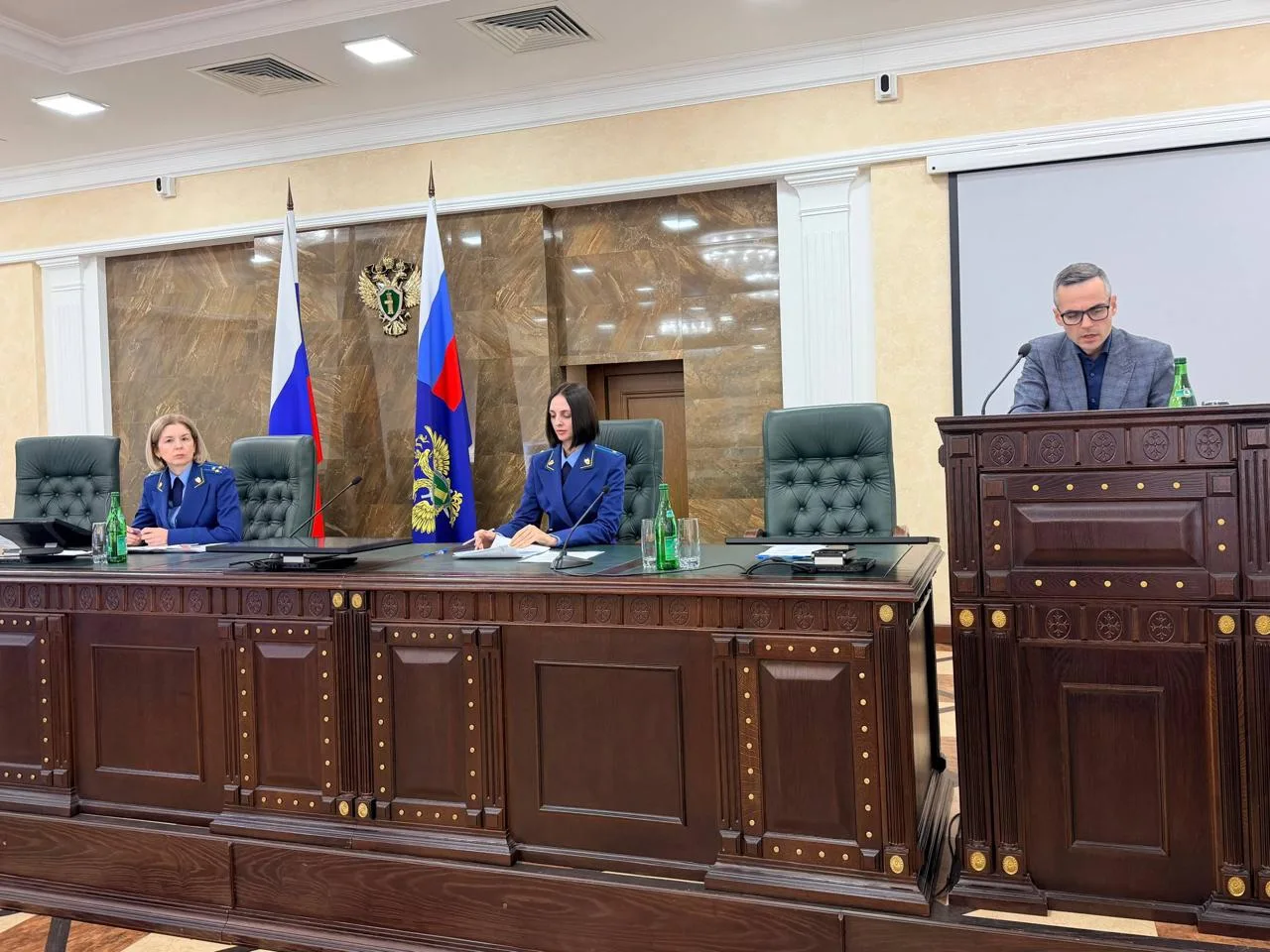 В прокуратуре края проведено семинарское занятие по вопросам участия в нормотворческой деятельности органов местного самоуправления и надзора за законностью нормативных правовых актов
